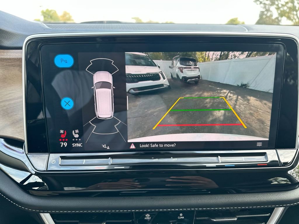 Used 2025 Volkswagen Atlas SE image 45