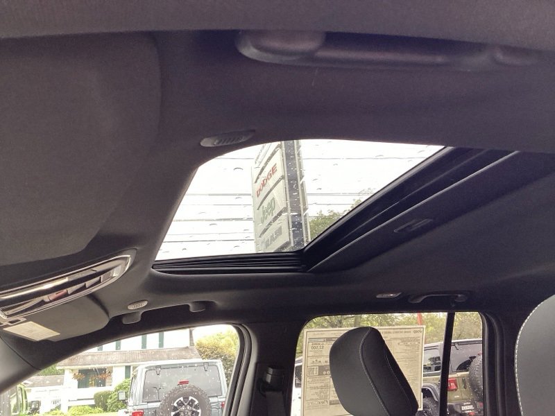 New 2025 Jeep Grand Cherokee Laredo w/ Luxury Tech Group I image 27