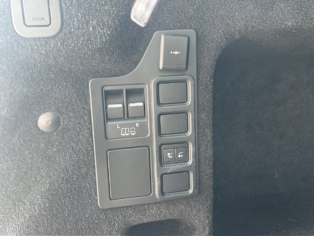 Used 2024 Land Rover Discovery S AWD/4WD image 42