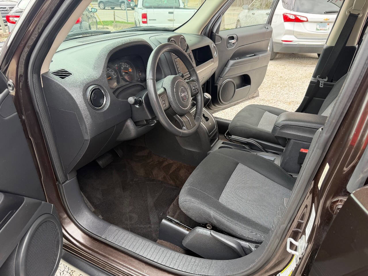 Used 2014 Jeep Patriot Latitude AWD/4WD image 10