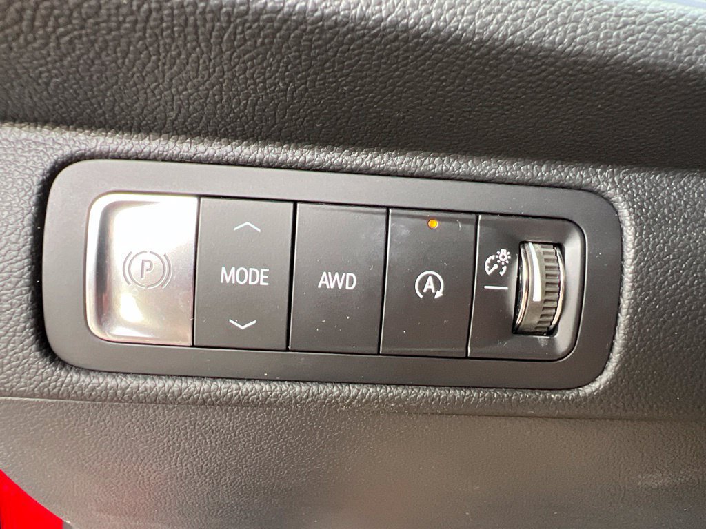 Used 2025 Chevrolet Traverse High Country AWD/4WD image 38