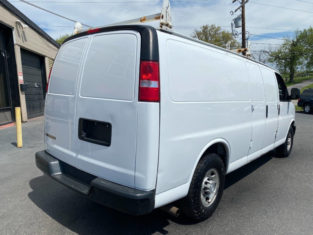 Used 2019 Chevrolet Express 2500 Extended w/ Driver Convenience Package RWD image 3