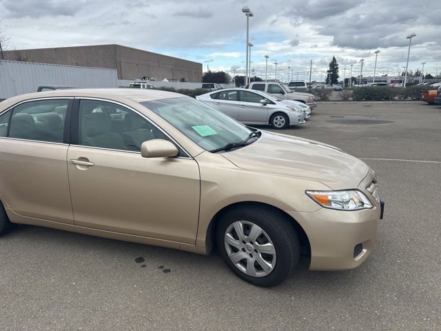 Used 2010 Toyota Camry image 6
