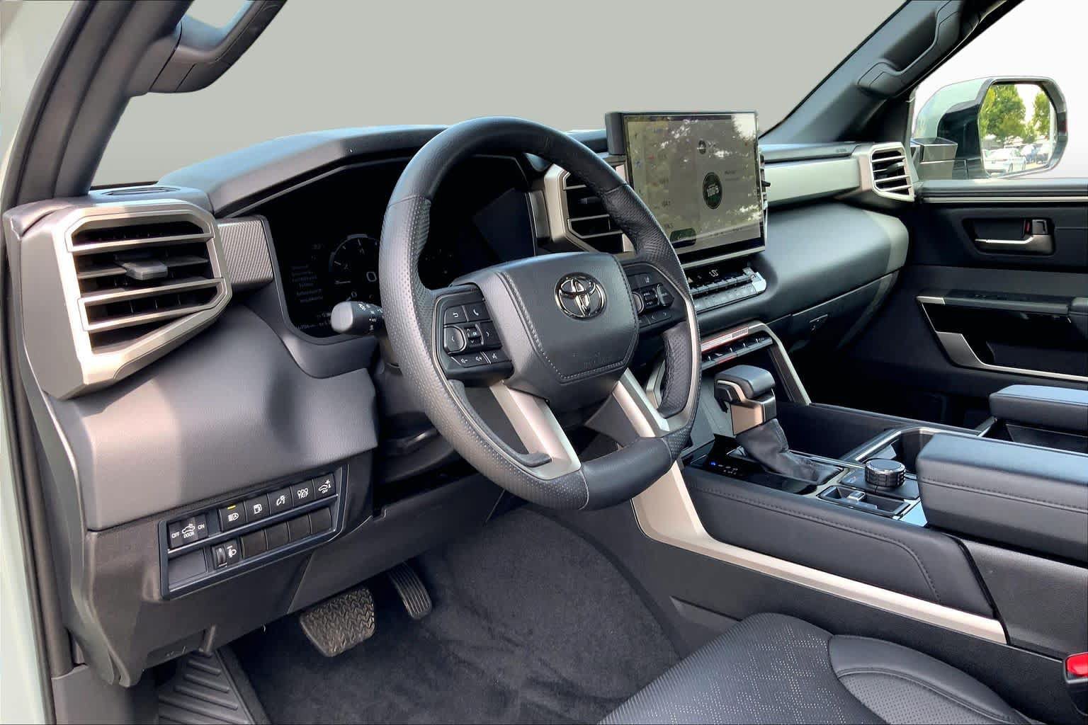 Used 2025 Toyota Tundra Limited AWD/4WD image 17