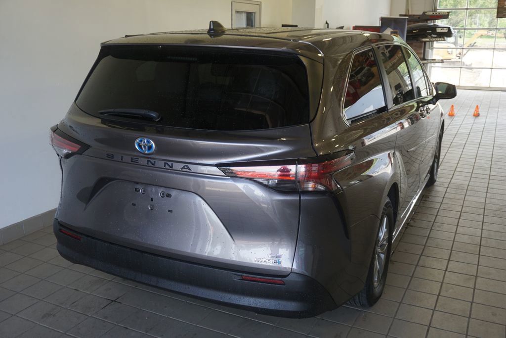 Used 2021 Toyota Sienna LE FWD image 13