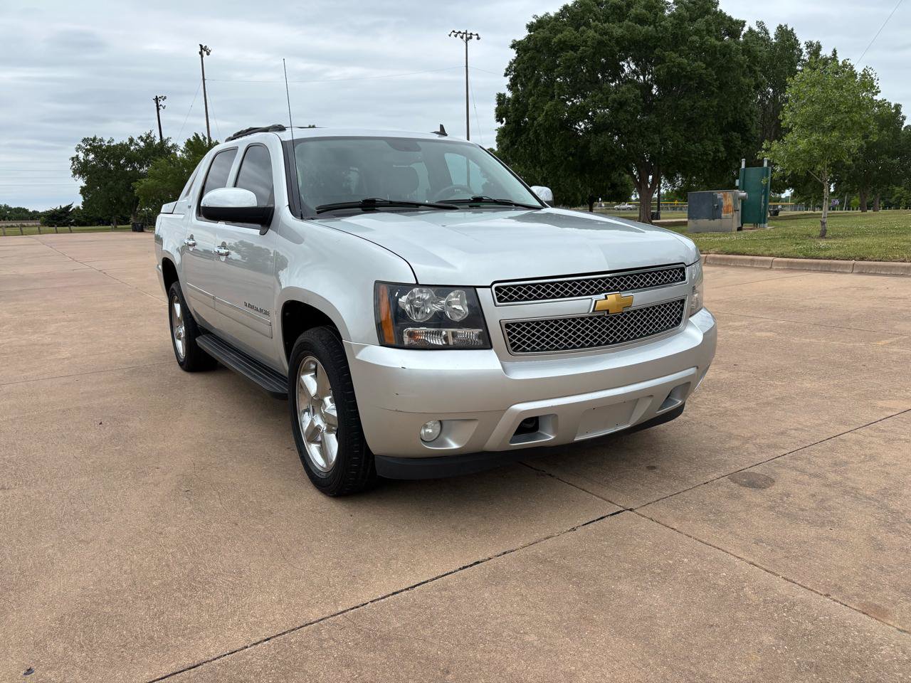 Used 2012 Chevrolet Avalanche LTZ AWD/4WD image 30