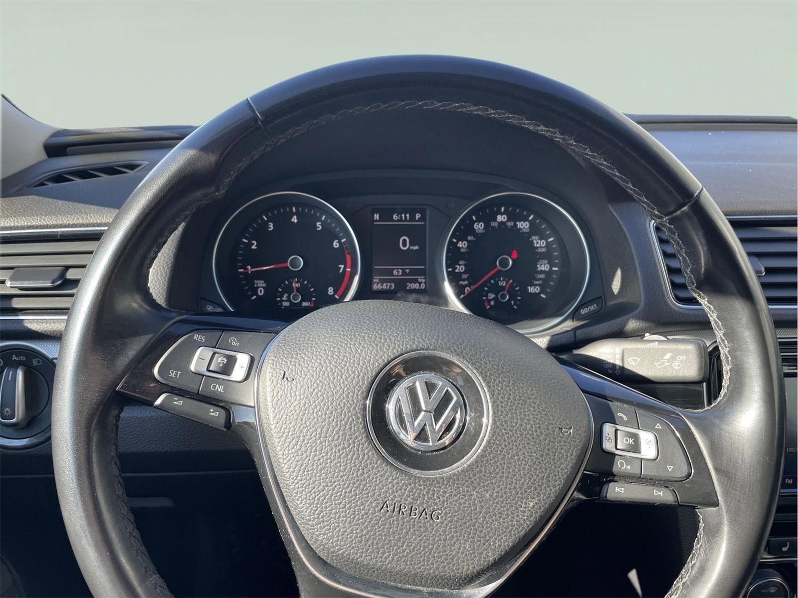 Used 2018 Volkswagen Passat 2.0T SE FWD image 25