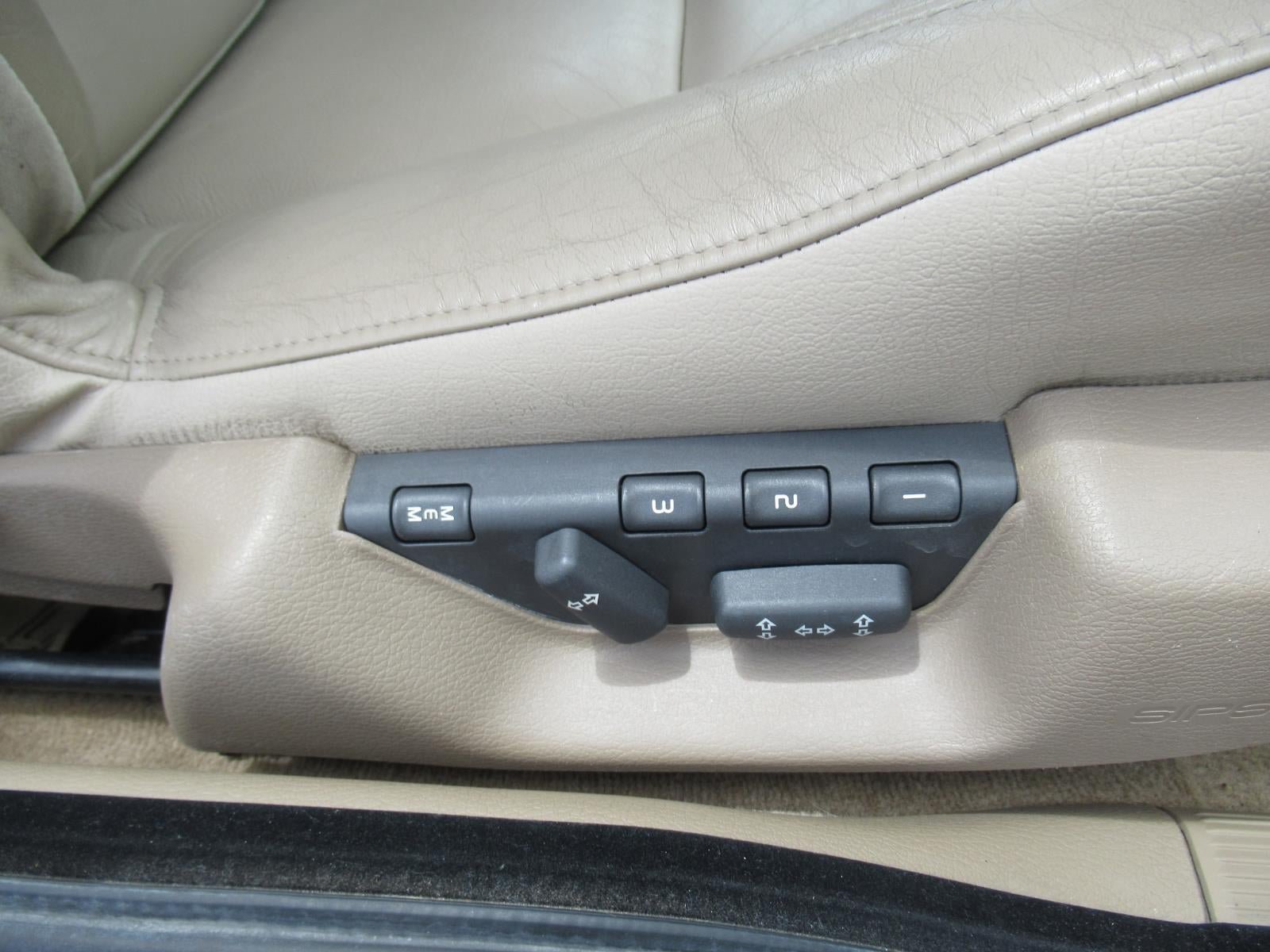 Used 2004 Volvo C70 HT FWD image 13