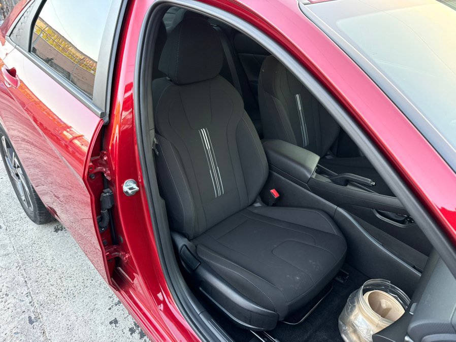 Used 2025 Hyundai Elantra Sport image 8
