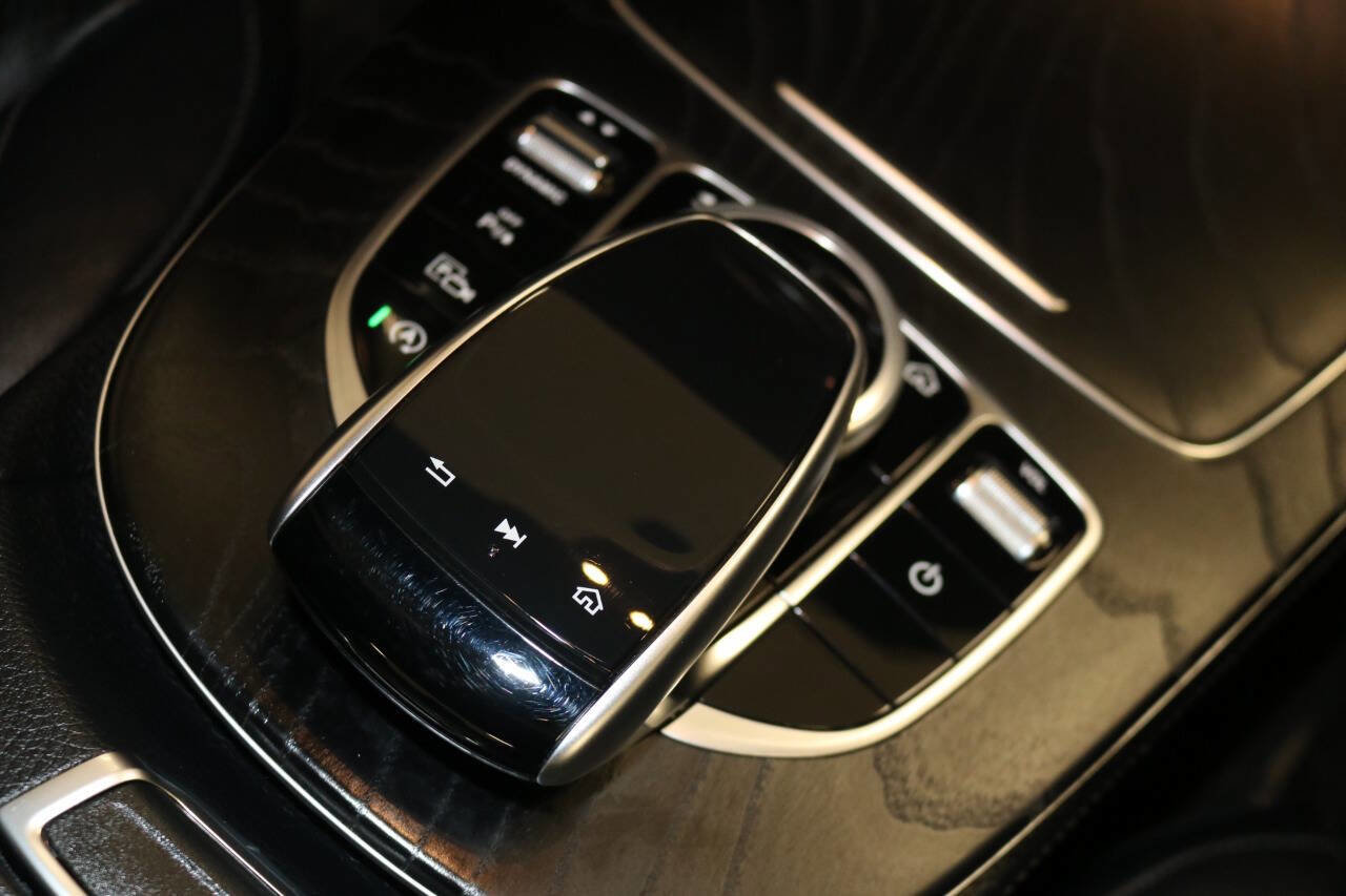 Used 2020 Mercedes-Benz E 350 Sedan image 35