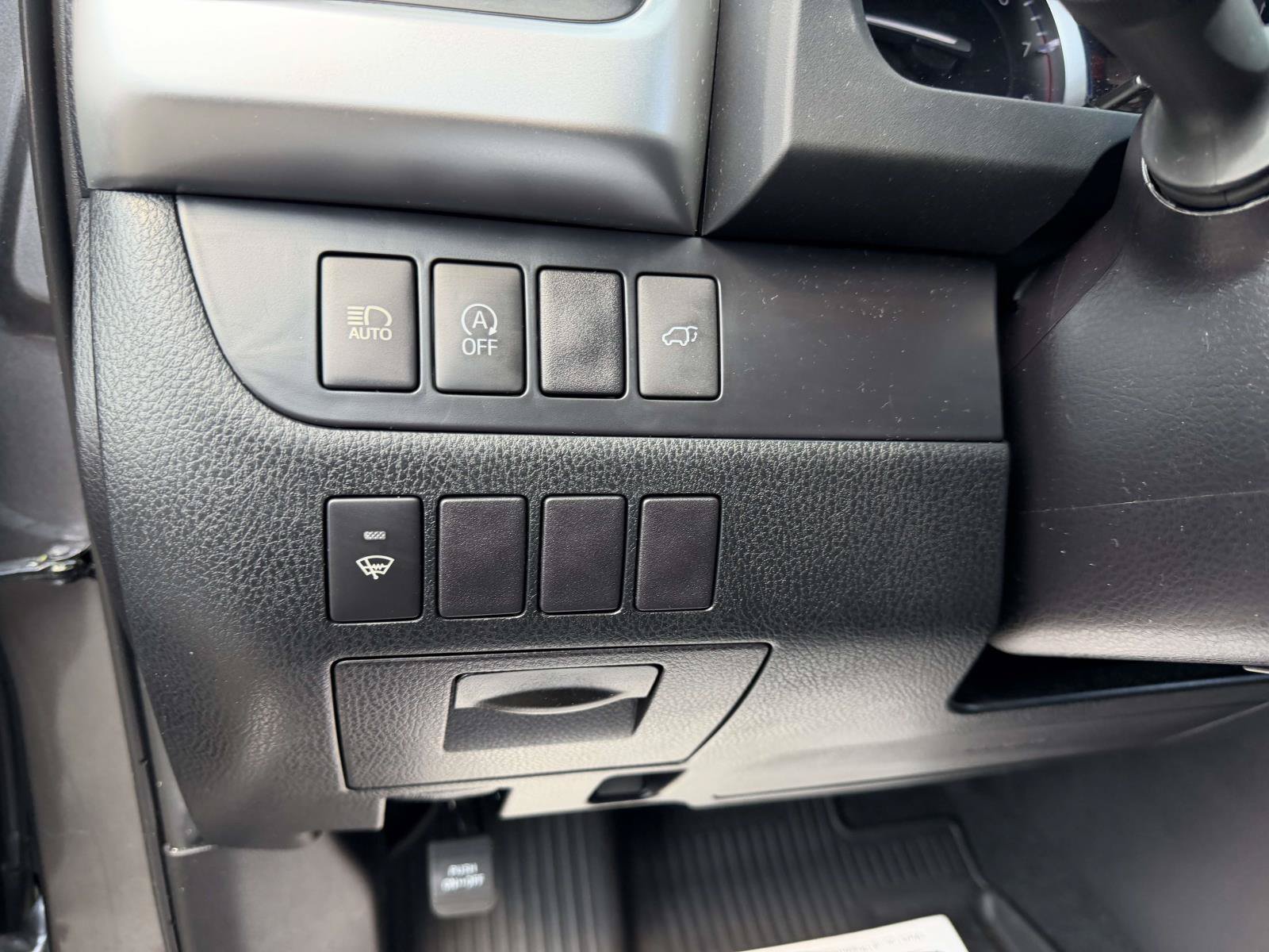 Used 2019 Toyota Highlander XLE AWD/4WD image 21