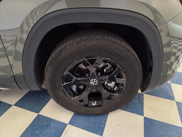 Used 2024 Volkswagen Atlas Peak Edition SE AWD/4WD image 9