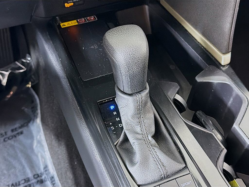 Used 2025 Toyota Camry LE image 35