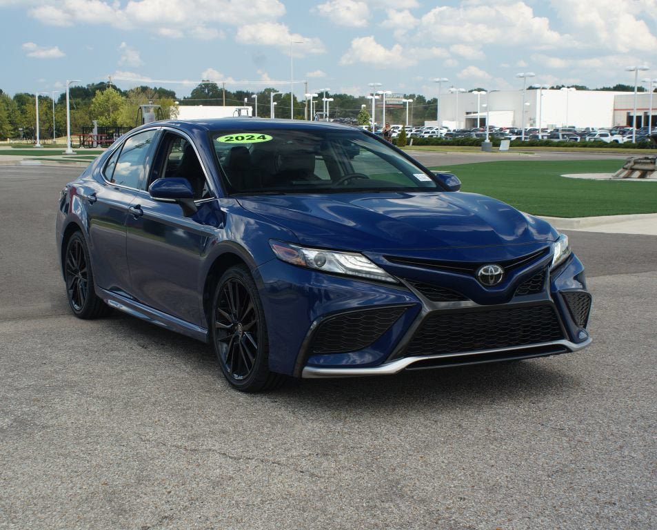 Used 2024 Toyota Camry XSE FWD image 2