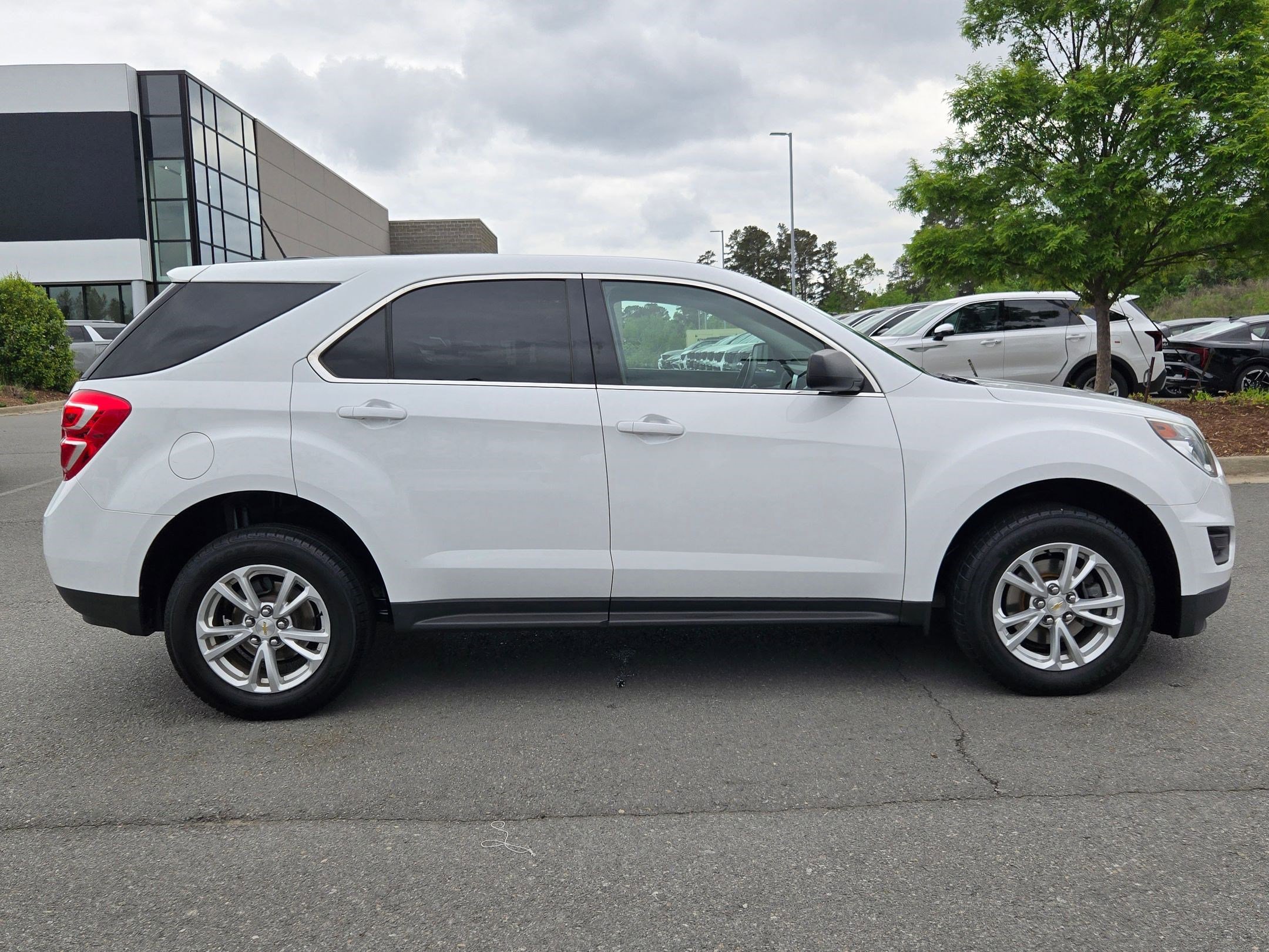 Used 2017 Chevrolet Equinox LS image 8