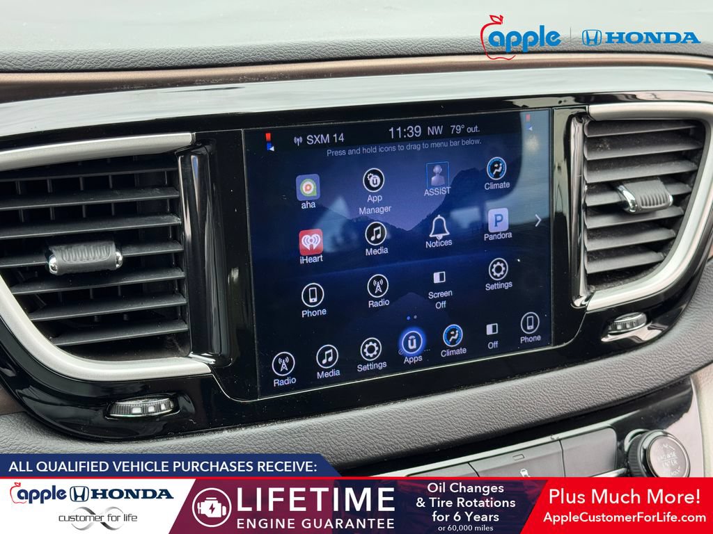 Used 2017 Chrysler Pacifica Touring FWD image 13