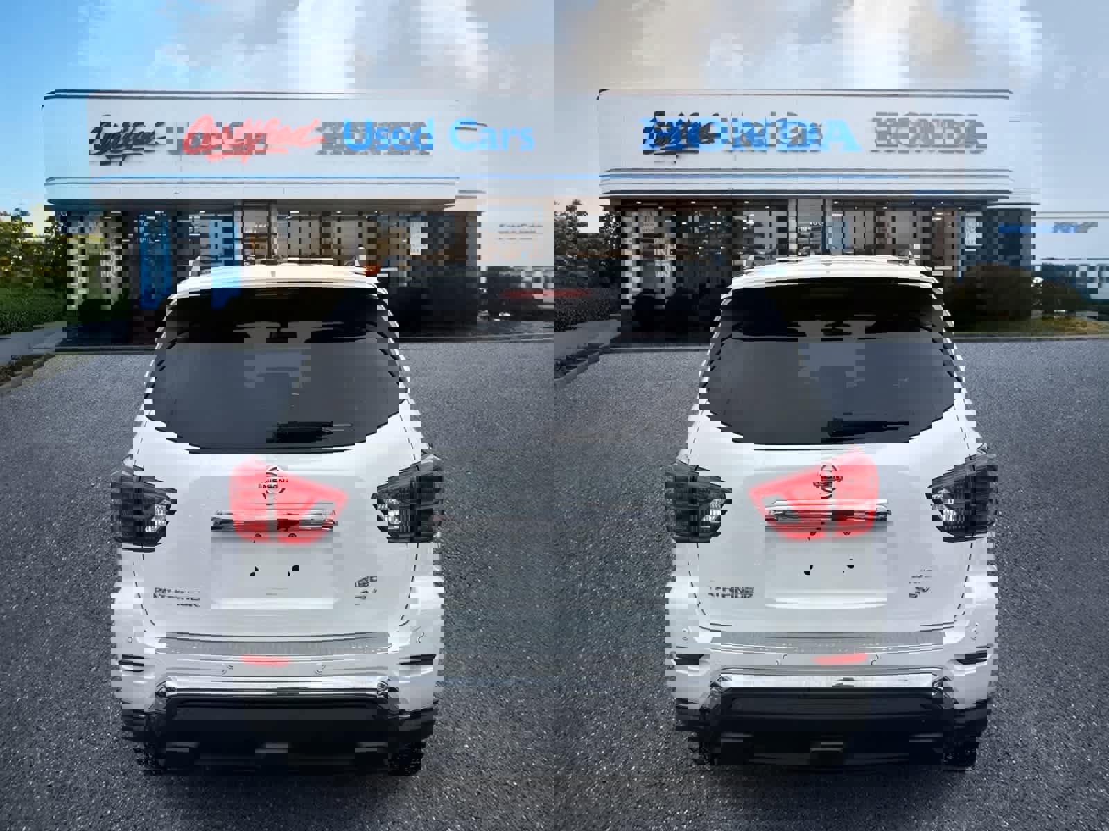 Used 2017 Nissan Pathfinder SV image 4