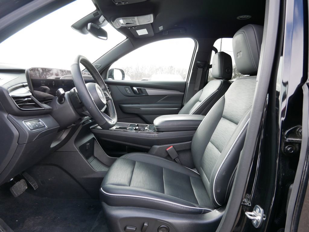 Used 2025 Buick Enclave Sport Touring image 11