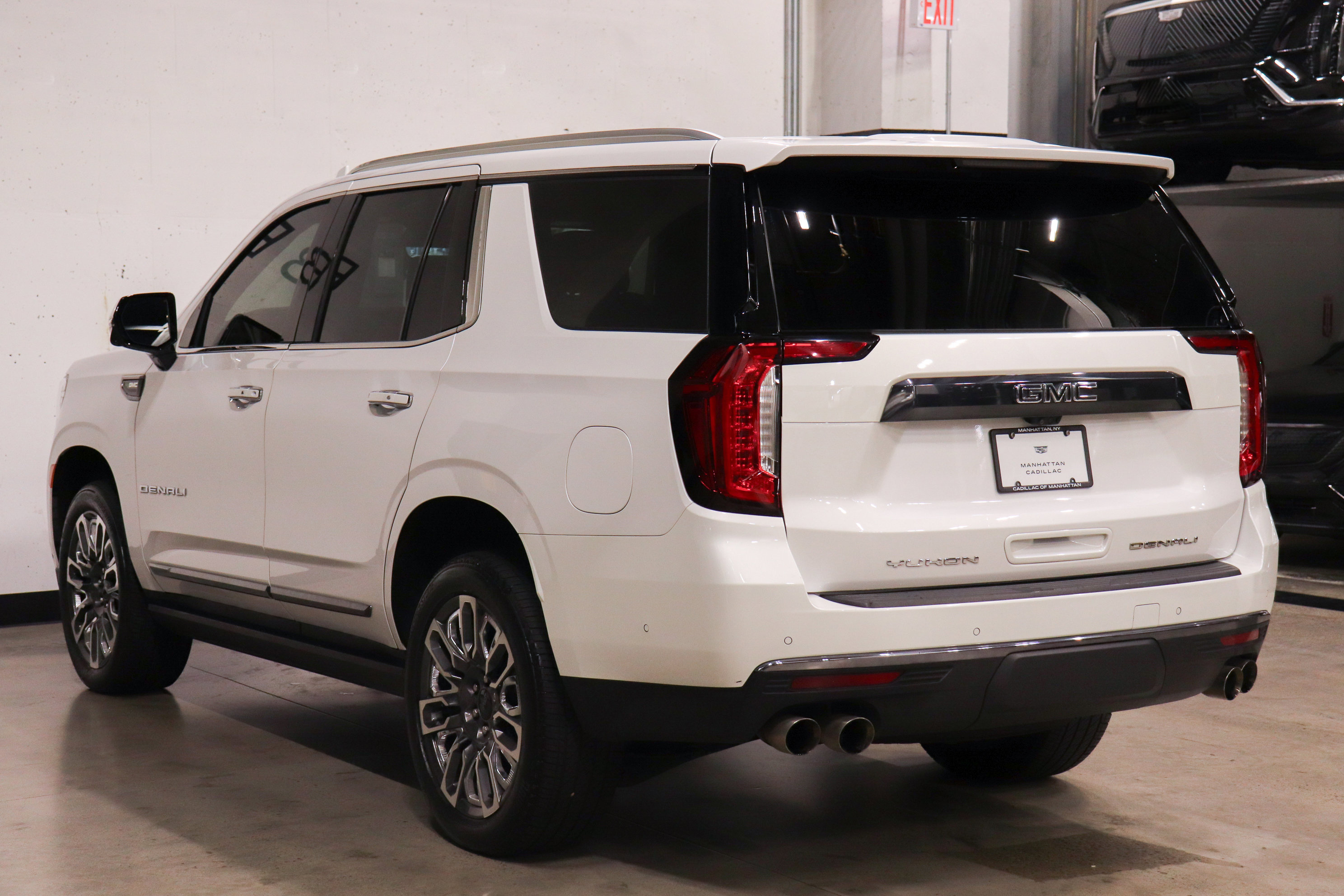 Used 2023 GMC Yukon Denali Ultimate image 3