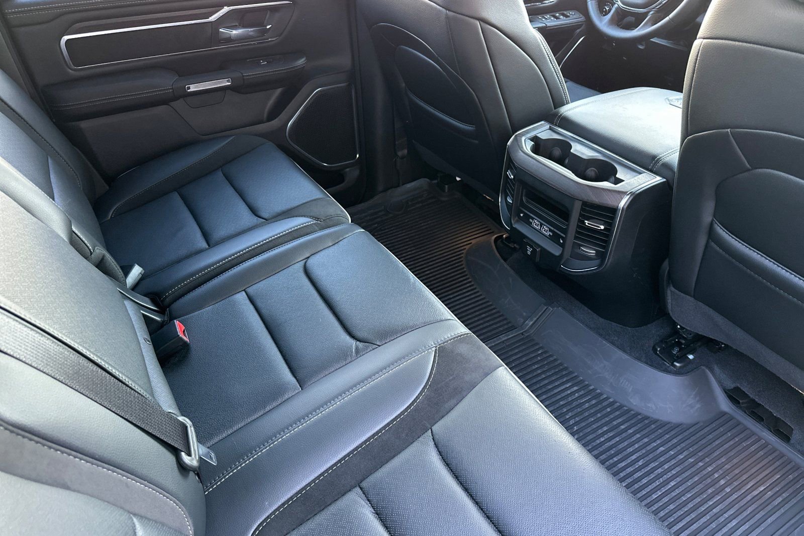 Used 2025 RAM 1500 Laramie AWD/4WD image 17