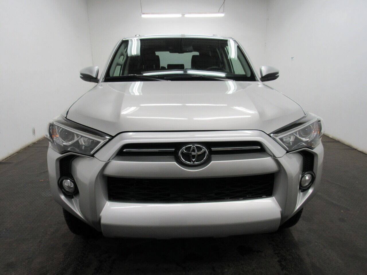 Used 2020 Toyota 4Runner SR5 Premium AWD/4WD image 3