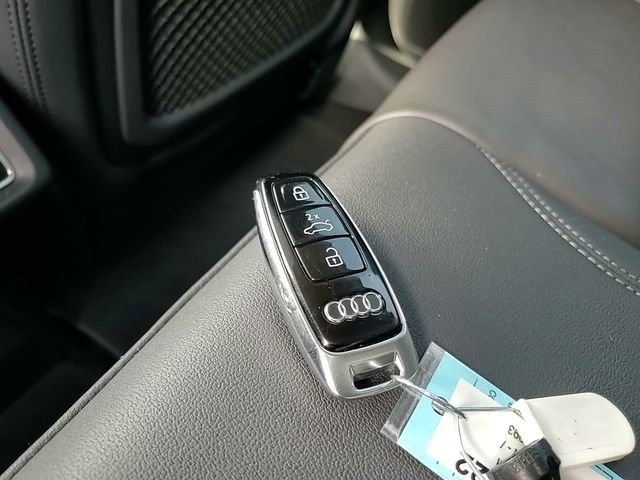 Used 2021 Audi e-tron Premium w/ Convenience Plus Package image 33