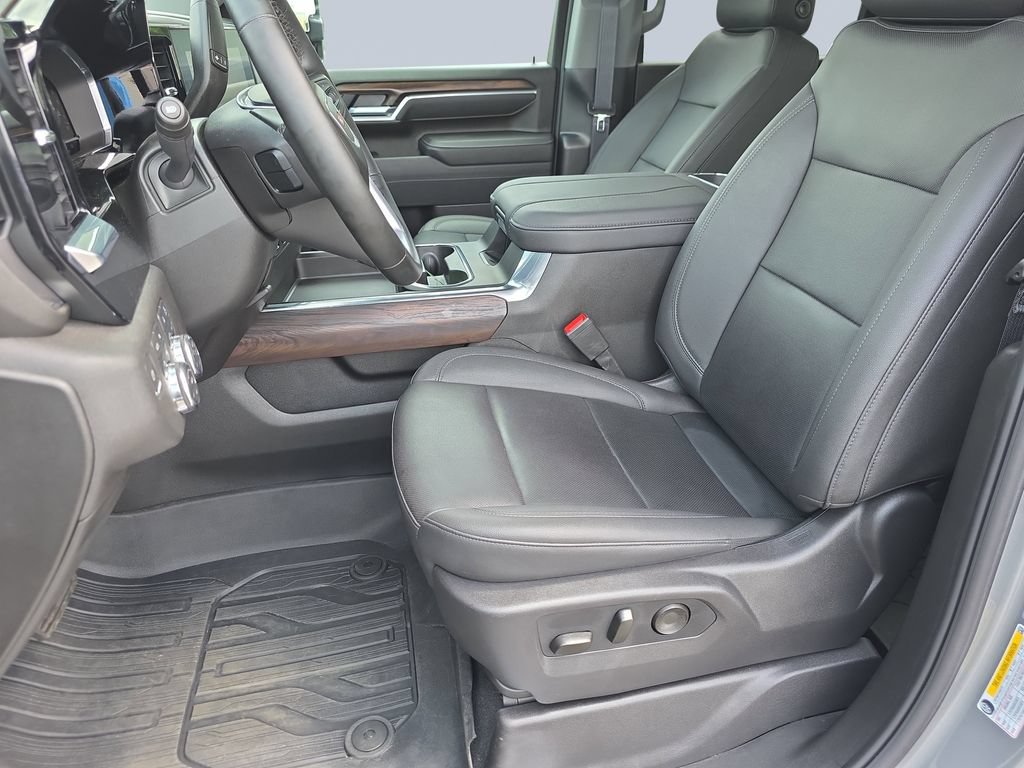 Used 2025 GMC Sierra 2500 SLT w/ SLT Premium Package AWD/4WD image 11
