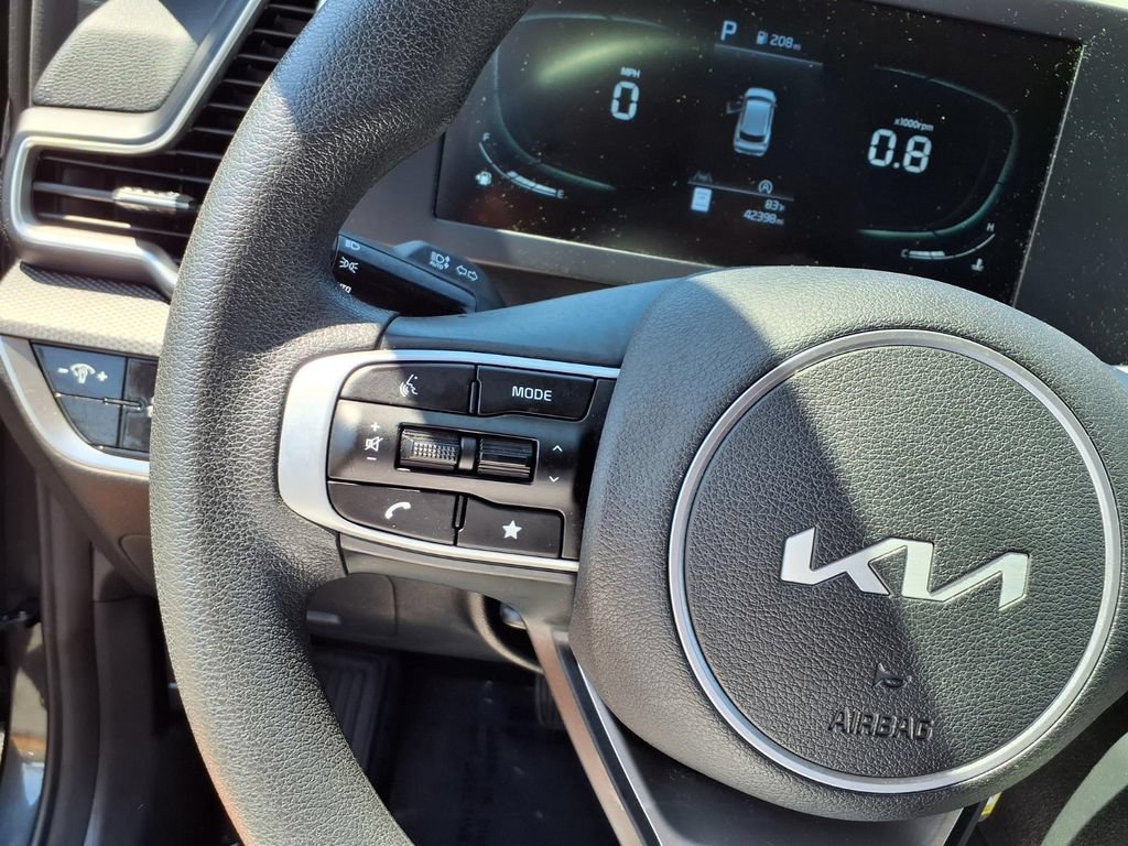 Used 2025 Kia Sportage LX FWD image 18