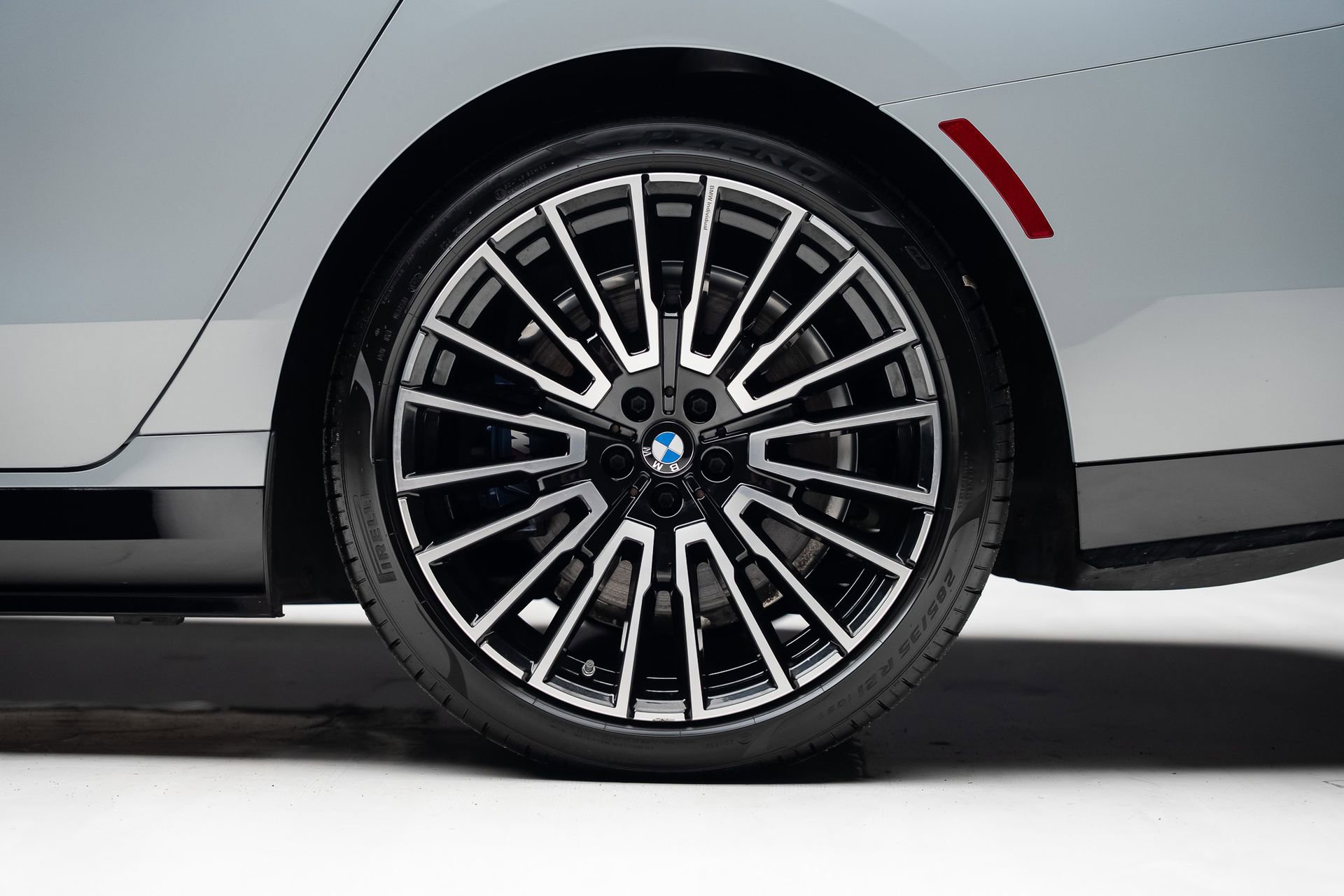 Used 2024 BMW i7 eDrive50 w/ M Sport Package image 21