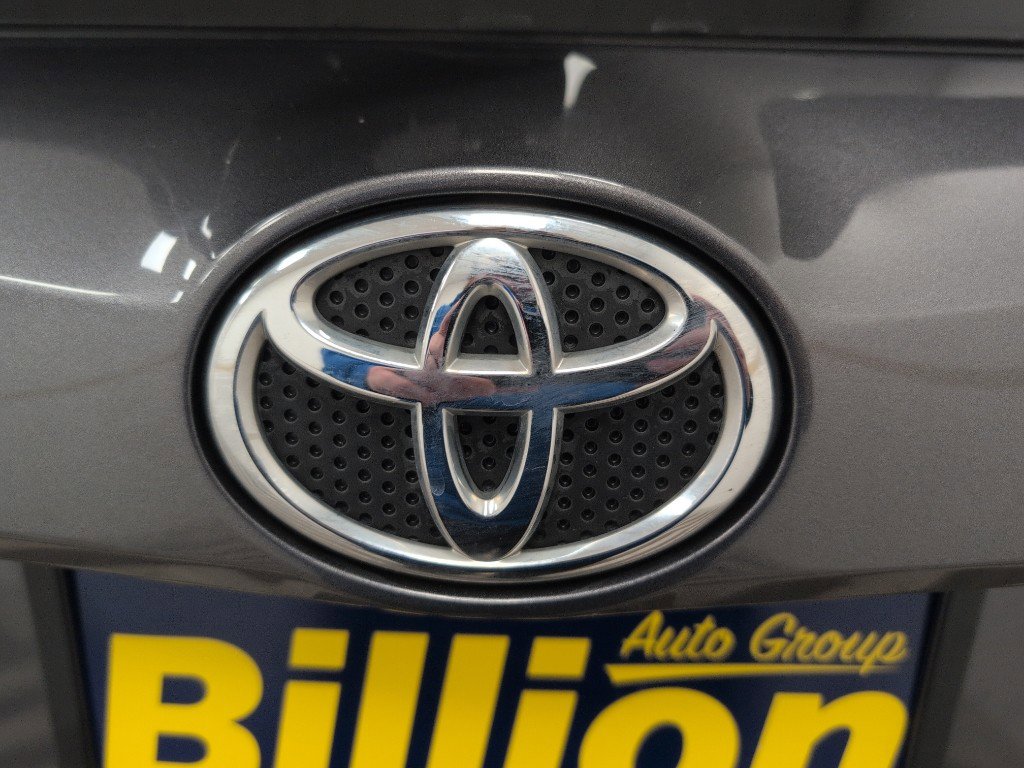 Used 2018 Toyota RAV4 LE image 5