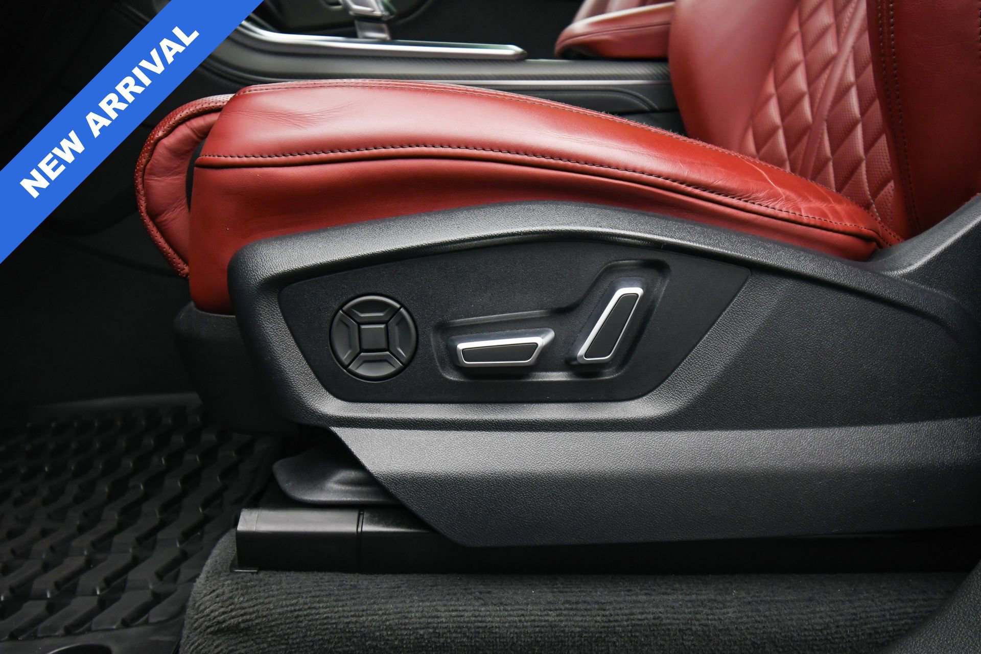 Used 2024 Audi SQ8 Premium Plus w/ Executive Package image 42