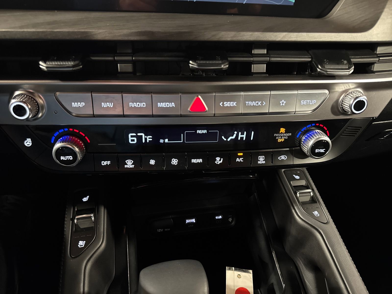 Used 2025 Kia Telluride AWD image 19