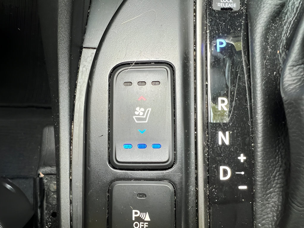Used 2014 Hyundai Santa Fe GLS FWD image 29