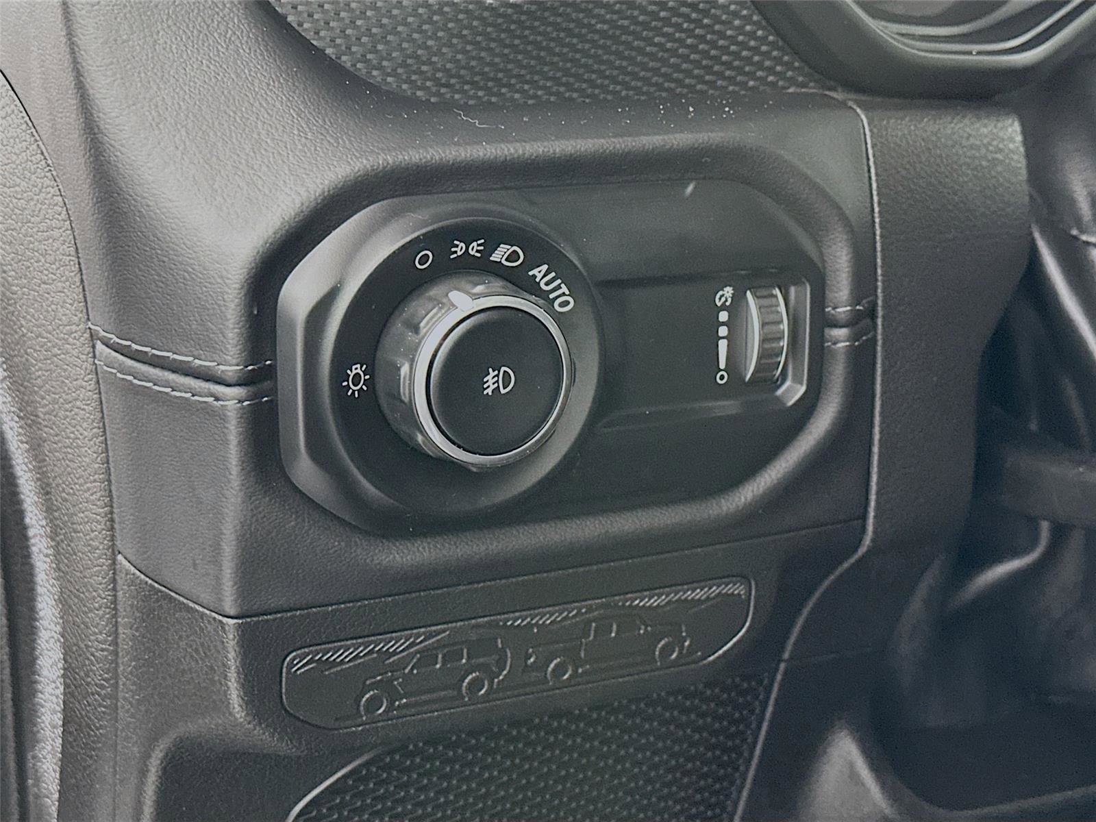 Used 2025 Jeep Wrangler Unlimited Rubicon image 14