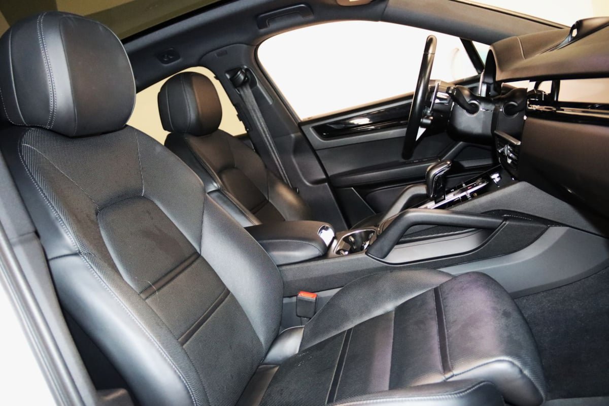 Used 2023 Porsche Cayenne Coupe w/ Towing Package w/o Tow Ball AWD/4WD image 65