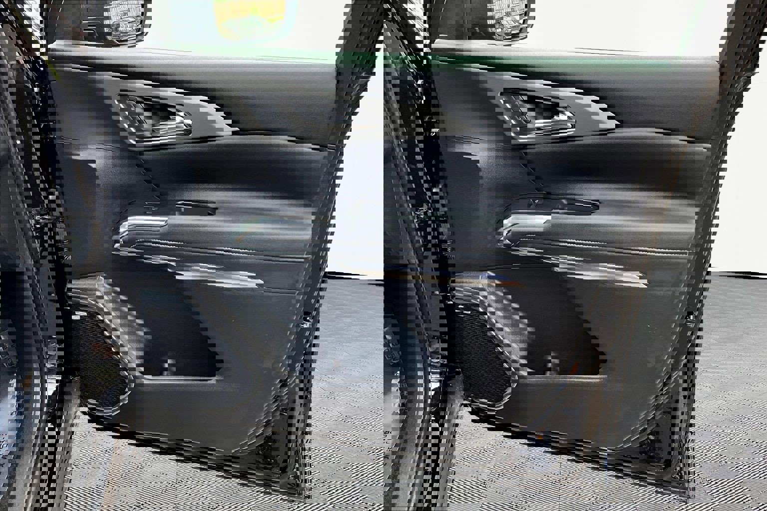 Used 2025 Chevrolet Traverse LT w/ Enhanced Driving Package AWD/4WD image 29