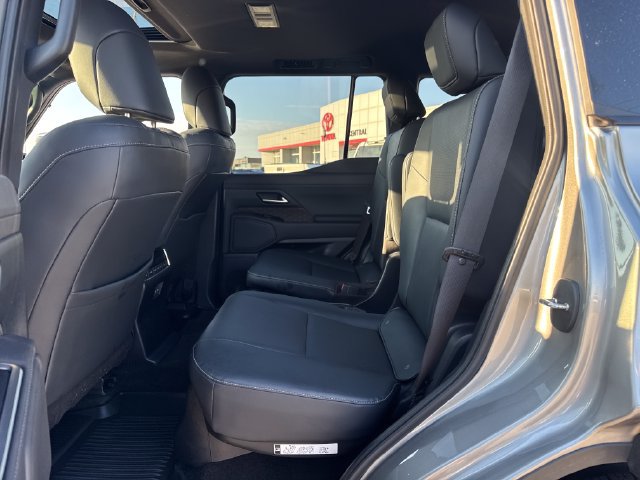 Used 2024 Lexus GX 550 w/ Accessory Package (2T) AWD/4WD image 14