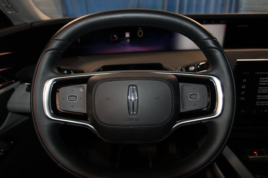 Used 2024 Lincoln Nautilus Premier AWD/4WD image 13