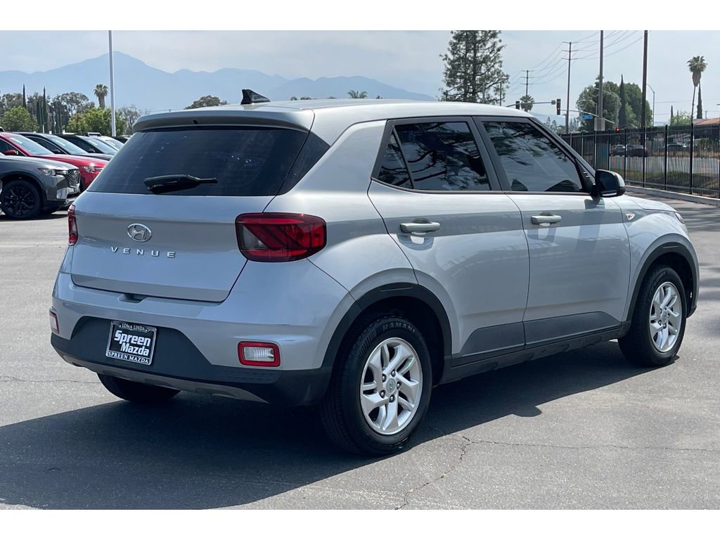 Used 2021 Hyundai Venue SE image 7