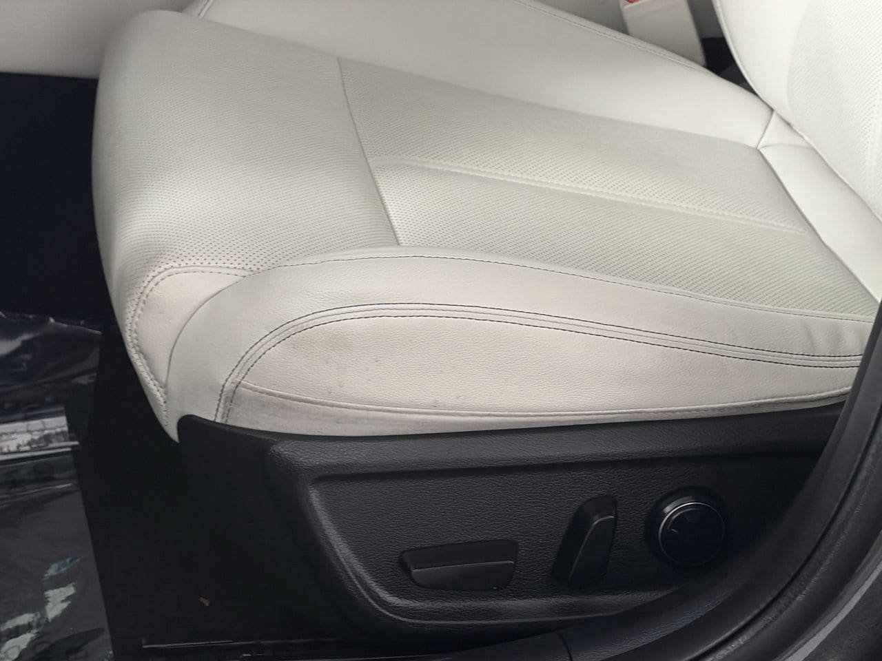 Used 2025 Genesis G70 2.5T AWD/4WD image 19