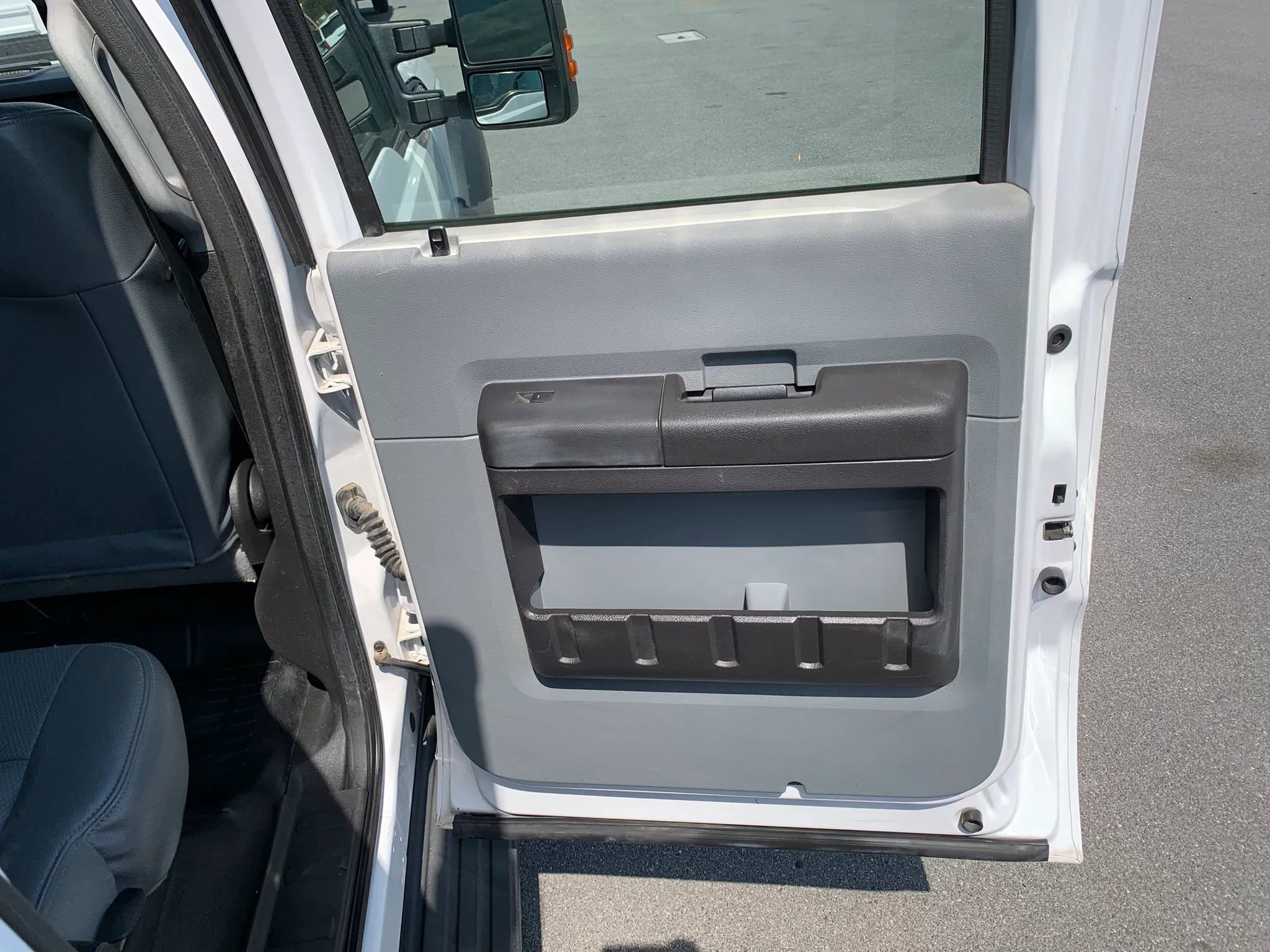 Used 2016 Ford F550 4x4 Crew Cab Super Duty image 31