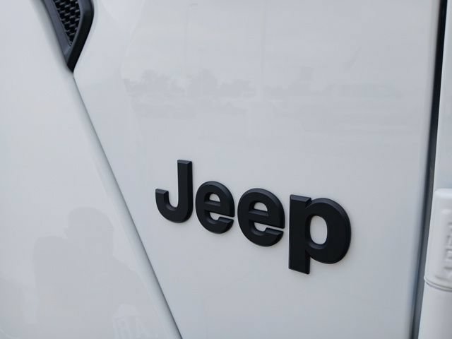 Used 2023 Jeep Gladiator Overland AWD/4WD image 9
