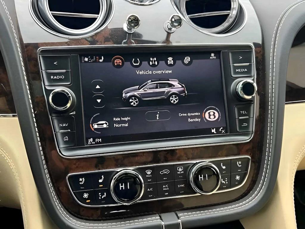 Used 2017 Bentley Bentayga image 33