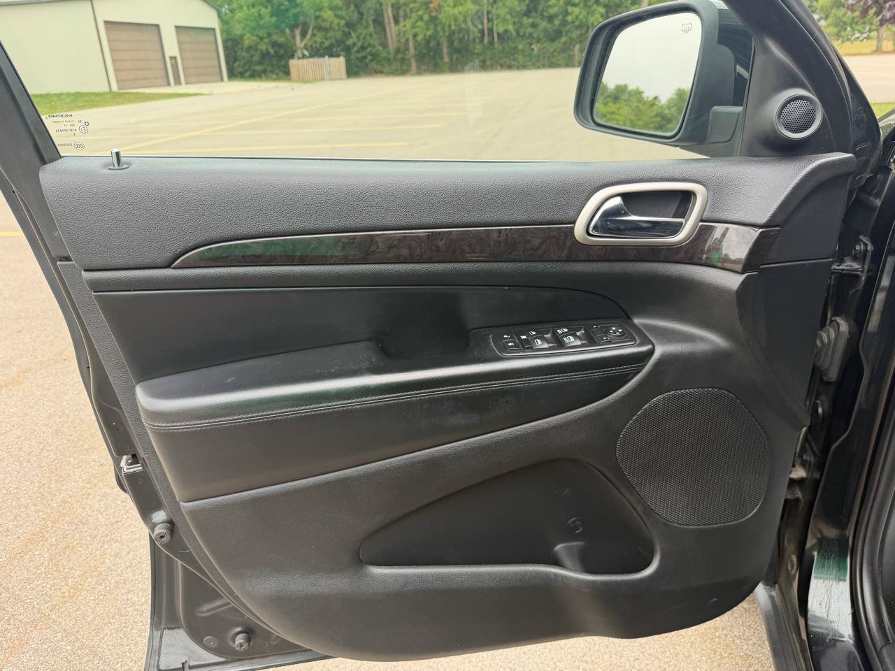 Used 2012 Jeep Grand Cherokee Laredo AWD/4WD image 17