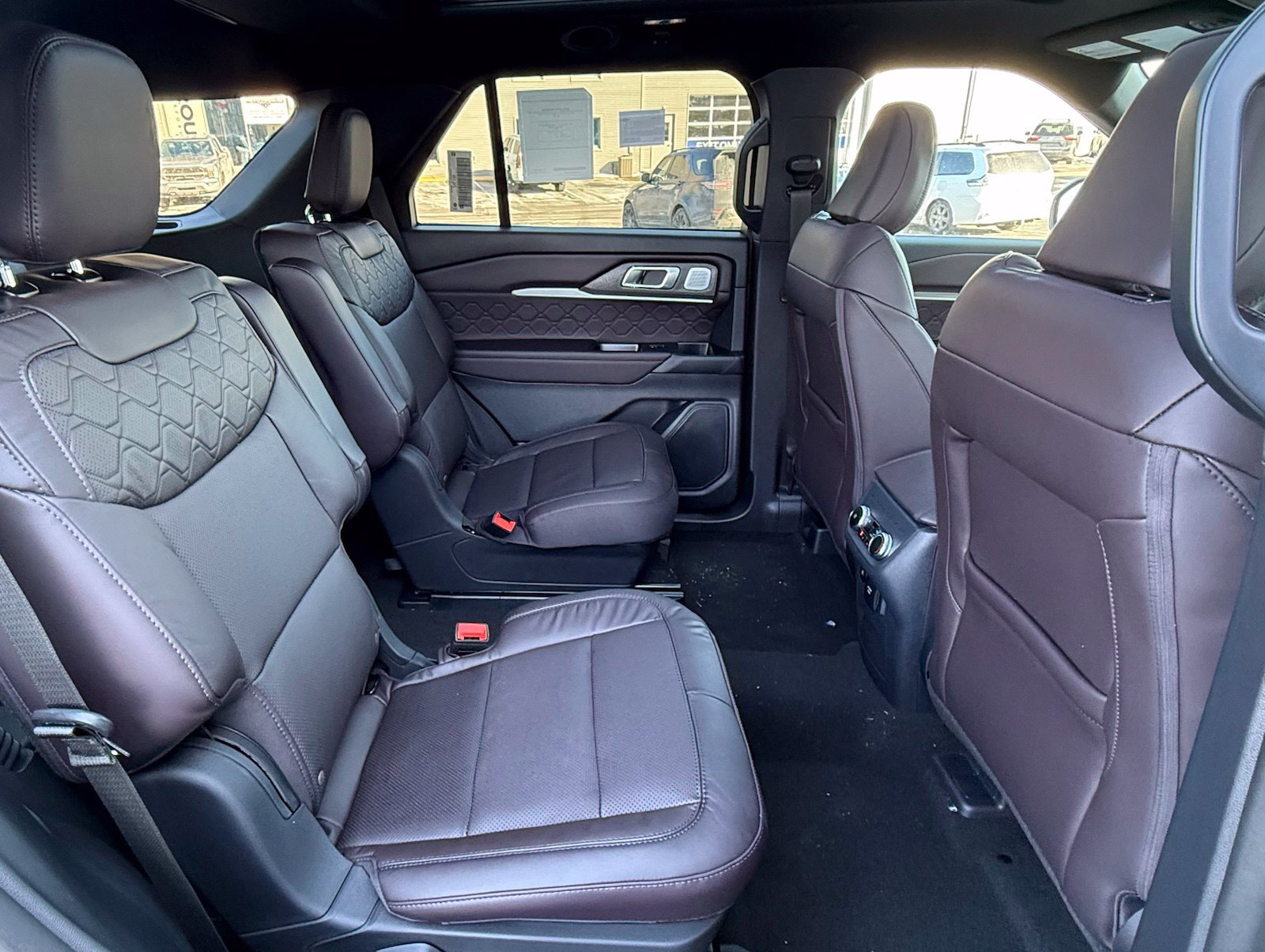 Used 2025 Ford Explorer Platinum w/ LUX Leather Package AWD/4WD image 16