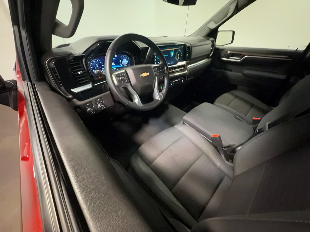 Used 2023 Chevrolet Silverado 1500 LT AWD/4WD image 2