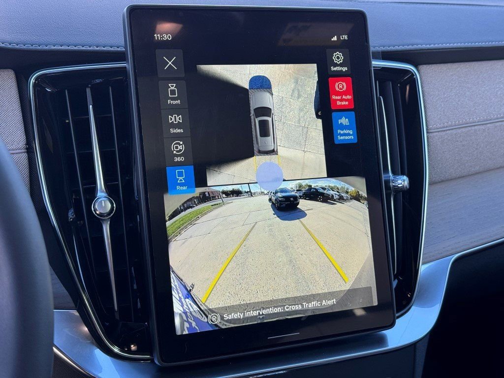 New 2026 Volvo XC90 B5 Plus w/ Protection Package Premier image 24