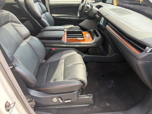 New 2027 Lincoln Navigator L Black Label AWD/4WD image 14
