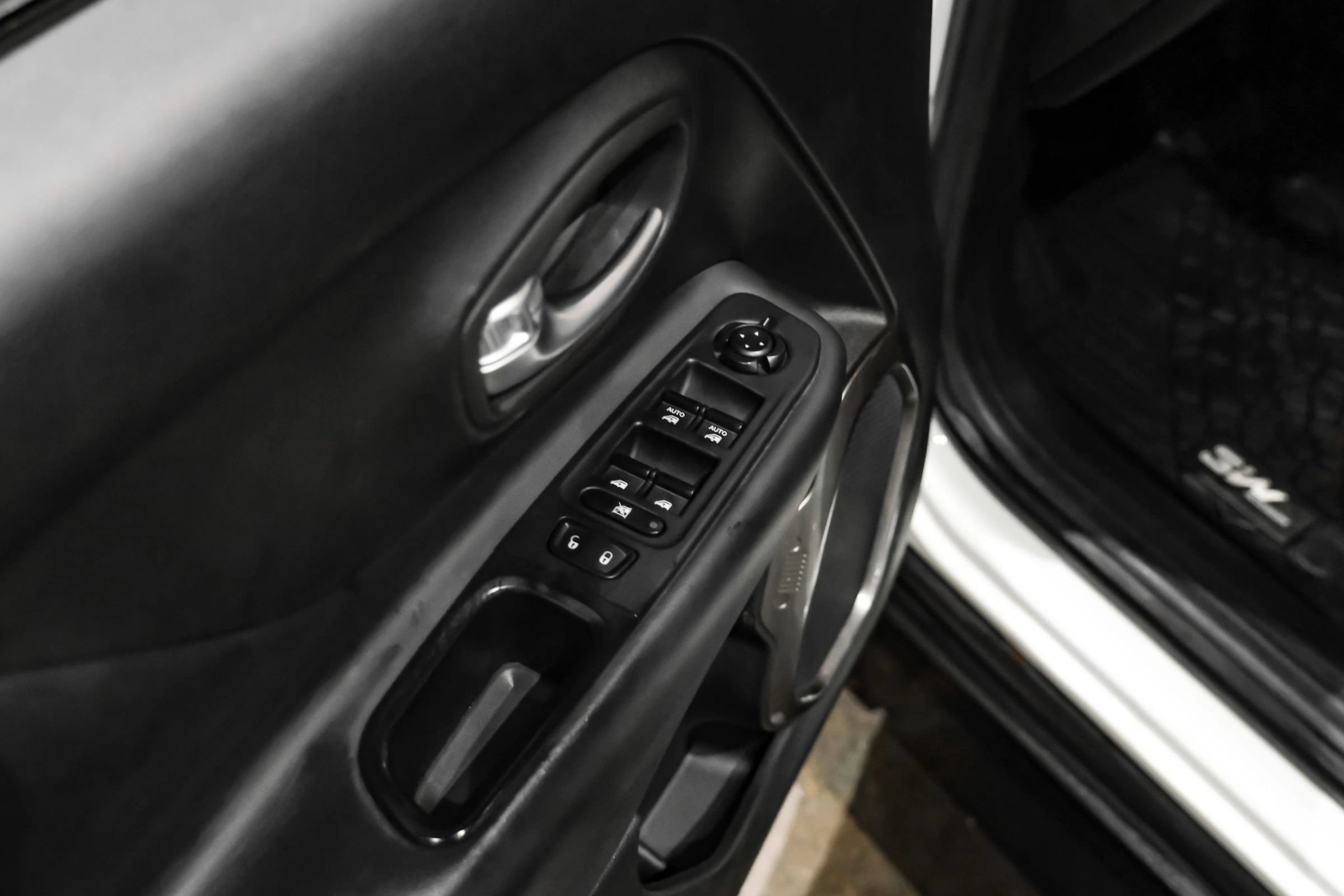Used 2018 Jeep Renegade Limited w/ Advanced Technology Group AWD/4WD image 40
