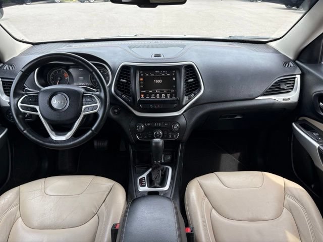 Used 2017 Jeep Cherokee Limited FWD image 12